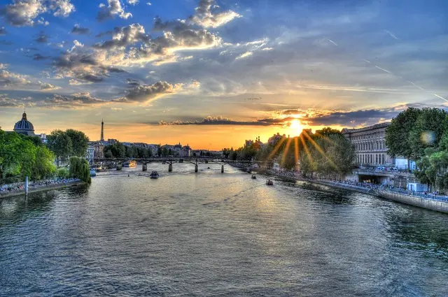 หริ่นแนะนำเที่ยวแม่น้ำแซน (Seine River) ประเทศฝรั่งเศส