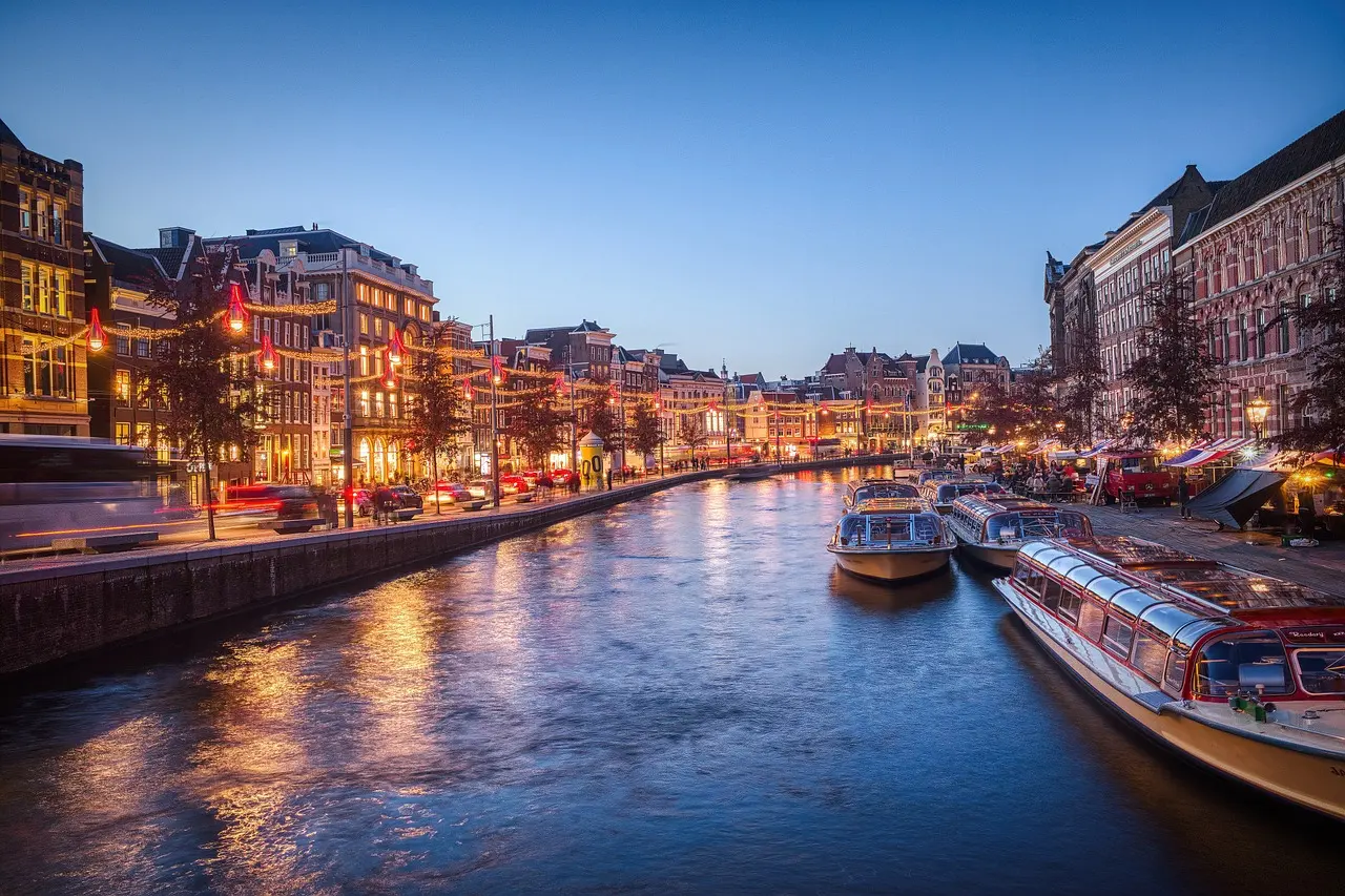 10 สถานที่เที่ยวสำคัญใน Amsterdam