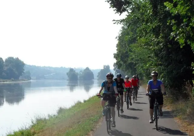 ทัวร์ปั่นจักรยานในยุโรป เชค - ออสเตรีย (Bike Prague to Vienna Greenways) ภาพ 1