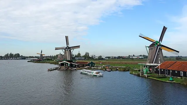 เที่ยวใกล้อัมสเตอร์ดัม ห้ามพลาดหมู่บ้านกังหันลม