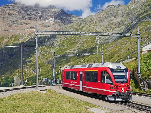 จองเบอร์นิน่า เอ็กซ์เพลส (Bernina Express)
