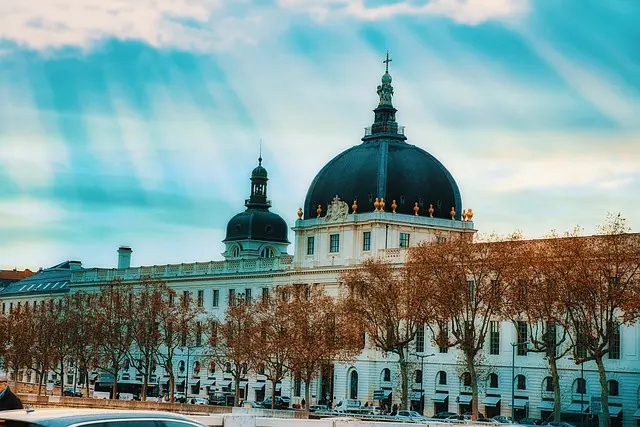 หรื่นแนะนำเที่ยวเมืองลียง (Lyon) ประเทศฝรั่งเศส ภาพ 1