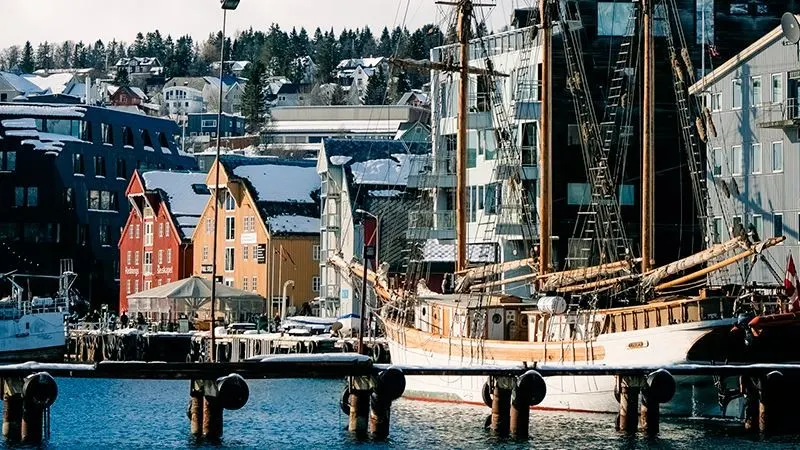 เดินชมเมืองทรอมโซกลุ่มเล็ก Tromsø City Walk รวมบัตร Polar Museum