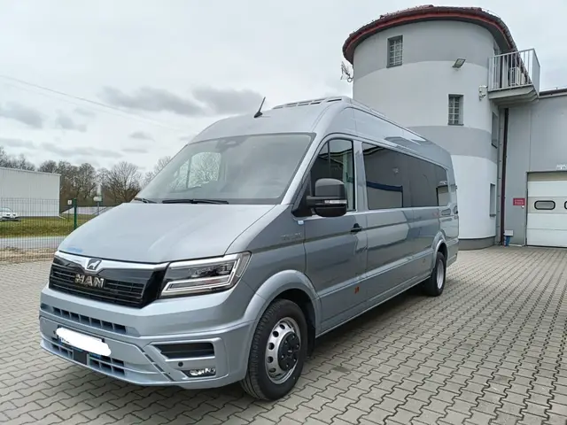 เที่ยวโปแลนด์สุดพรีเมียมด้วยรถโค้ช/รถมินิบัส Mercedes Sprinter พร้อมคนขับ จาก See You Again