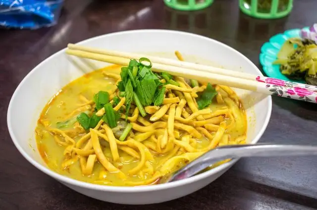 Chiang Mai Food Tour Including Breakfast and Authentic Local Thai Lunch