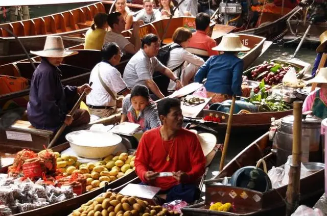 Private Tour: Floating Markets and Sampran Riverside Day Trip from Bangkok (9 Hours)