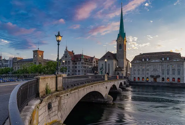 สวิต - อิตาลี นั่งรถไฟเบอร์นิน่าเอ็กซ์เพรส และกลาเซียเอ็กซเพรส Switzerland – Italy