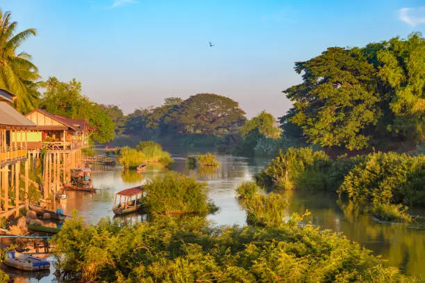 ท่องเที่ยวลาวใต้เชิงสุขภาพ พร้อมรถตู้อุบลลาวใต้