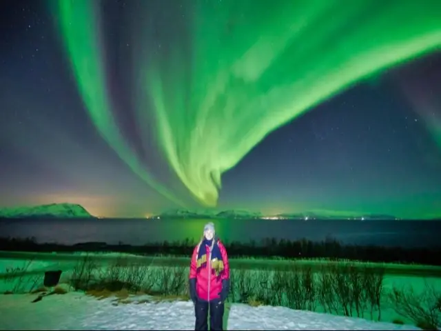 ล่าแสงเหนือมินิแวนกลุ่มไม่เกิน 8 คน Northern Lights Chase by Minivan