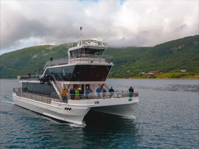 ล่องเรือชมฟยอร์ดอาร์กติก Arctic Fjord Cruise จากทรอมโซ