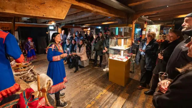ฟังผู้ประสานงานชาวซามีที่ Full Steam Guided Presentation on Sámi Culture ในเมือง