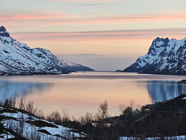Arctic Fjord Tour ไป Sommarøy ทานอาหารนอร์เวย์จุดชมวิว