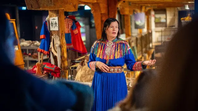 ฟังผู้ประสานงานชาวซามีที่ Full Steam Guided Presentation on Sámi Culture ในเมือง