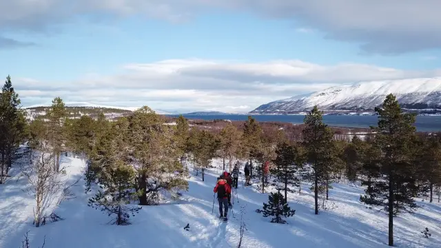 เดินลุยหิมะง่ายๆ ที่มาลังเงน แวะคาเฟ่ท้องถิ่น Snowshoeing with Local Cafe