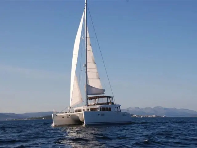 ล่องเรือคาตามารันลำเล็กชมแสงเหนือ Northern Lights Catamaran Cruise