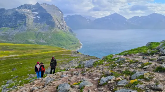ทริปส่วนตัวรอบเกาะควาลอยยา Arctic Road Trip – Private Trip กลุ่ม 1-6 คน