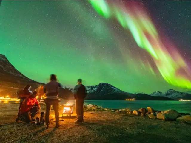 ล่าแสงเหนือฟังเรื่องเล่าซามี Northern Lights Tour with Sámi Storytelling