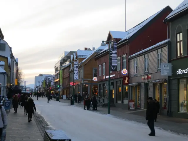 เดินเที่ยวเมืองเก่าทรอมโซ Essential Tromsø Historic City Walk