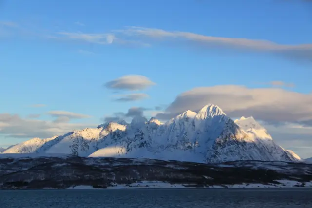 ทัวร์ฟยอร์ดขั้วโลกโดยรถบัส Polar Fjord Adventure by Minibus วิวลิงเงน