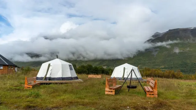 ให้อาหารเรนเดียร์และวัฒนธรรมซามี รอบเช้าเดือนตุลาคม Reindeer Feeding Autumn Morning