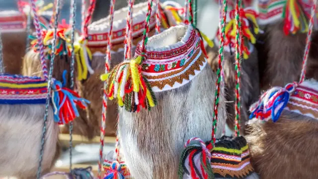 ค่ำคืนซามีแบบส่วนตัว ลุ้นแสงเหนือ Private Sami Experience รถ Mercedes