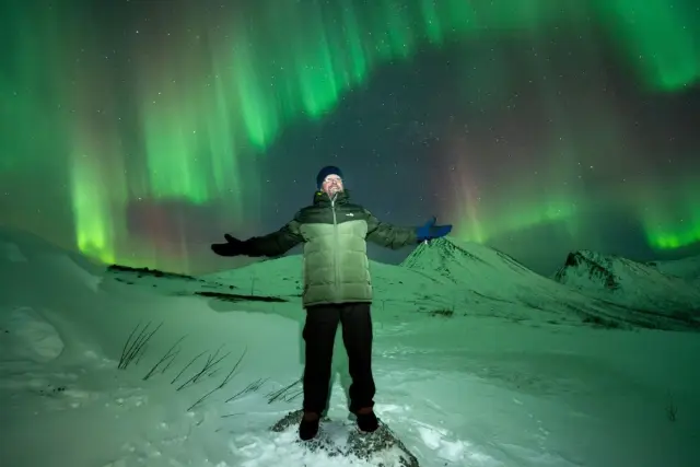 ล่าแสงเหนือส่วนตัว Exclusive Private Northern Lights Tour รถ Mercedes 9 ที่นั่ง