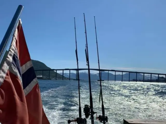 ตกปลาฟยอร์ดหน้าร้อนกับเรือ Barracuda Tromsø Arctic Fishing Adventure