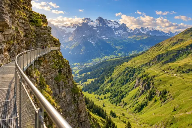 หริ่นรีวิวซื้อตั๋วขึ้น ยอดเขาเฟิร์สต์ (Grindelwald-First) แบบคุ้มค่า