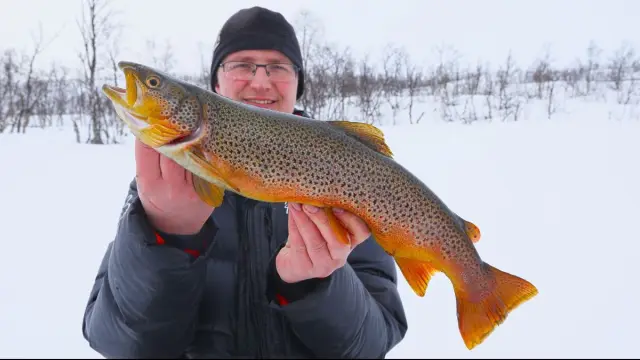 ตกปลาน้ำแข็งเหมาคณะ Ice Fishing Private Trip บนทะเลสาบเกาะควาลอยยา