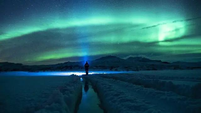 เดินลุยหิมะยามค่ำลุ้นแสงเหนือ Aurora Snowshoe Hike รถ Mercedes จากทรอมโซ