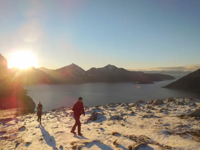 นั่งรถชมวิวและเดินขึ้นจุดชมวิว Guided Sightseeing and Hike เกาะควาลอยยา