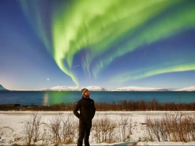 ล่าแสงเหนือมินิแวนกลุ่มไม่เกิน 8 คน Northern Lights Chase by Minivan