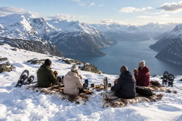 เดินลุยหิมะในป่าอาร์กติก Winter Snowshoeing in the Wilderness พร้อมแซนด์วิช