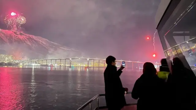ล่องเรือคืนส่งท้ายปี ชมพลุกลางฟยอร์ด Tromsø New Year’s Eve Cruise เรือไฮบริด