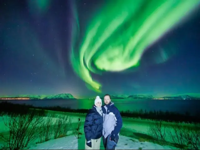 ล่าแสงเหนือมินิแวนกลุ่มไม่เกิน 8 คน Northern Lights Chase by Minivan