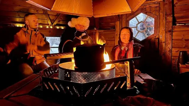 เยี่ยมแคมป์ครอบครัวซามีที่ Lavangsdalen Sami Camp Visit and Reindeer Experience