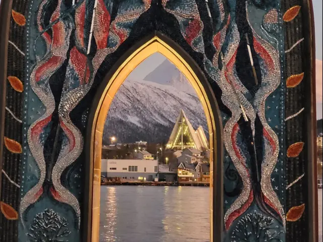 เดินเมืองล่าสมบัติ + โบสถ์ Arctic Cathedral ทรอมโซ ทัวร์บ่าย