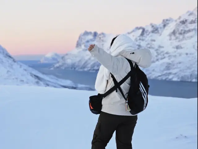 เดินลุยหิมะด้วยสโนว์ชู Snowshoe Hike ทรอมโซ รอบเช้าหรือค่ำ