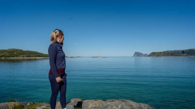 ทริปฟยอร์ด Sommarøy กับผู้ประสานงานท้องถิ่น เดินขึ้น Ørnfløya พร้อมรูปถ่าย