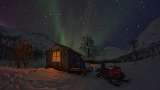 ขับสโนว์โมบิลยามค่ำ Evening Snowmobile Safari ที่แคมป์ Hatteng ลุ้นแสงเหนือ