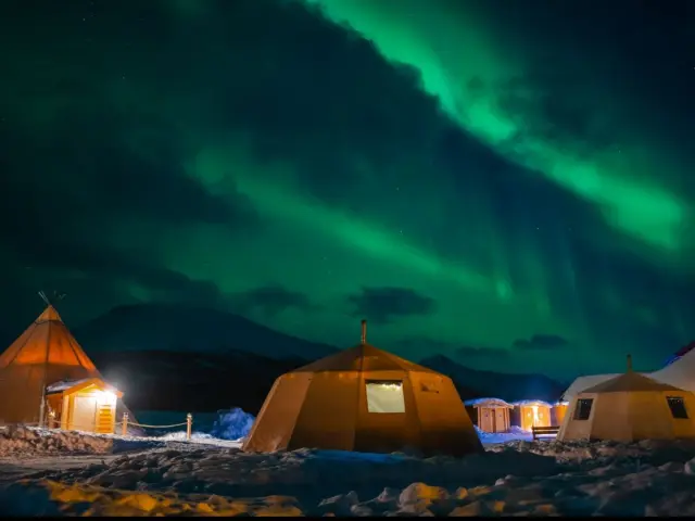 นั่งเลื่อนเรนเดียร์ยามค่ำ ลุ้นแสงเหนือ Reindeer Sledding Tromsø Lapland