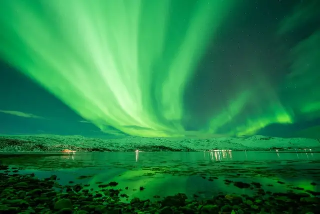 ล่าแสงเหนือส่วนตัว Exclusive Private Northern Lights Tour รถ Mercedes 9 ที่นั่ง