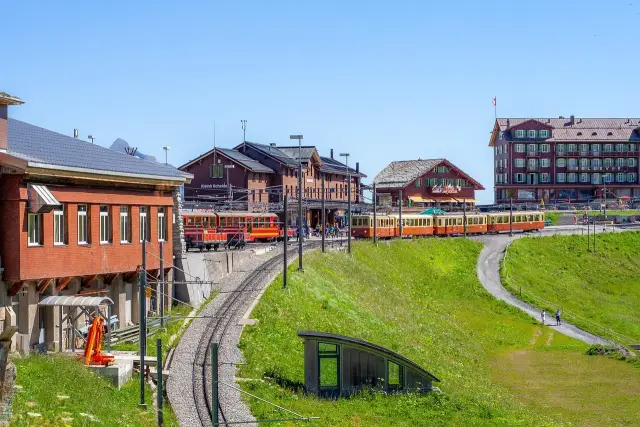 Jungfrau Ticket (Group 9+1 pax) โปรโมชั่น! ตั๋วจุงเฟราแบบกรุ๊ป 9 ท่าน แถมฟรี 1 ท่าน และอาหารเที่ยงฟรี