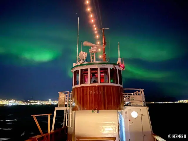 ล่องเรือไม้โบราณ Hermes II ชมแสงเหนือพร้อมดินเนอร์ 3 คอร์ส