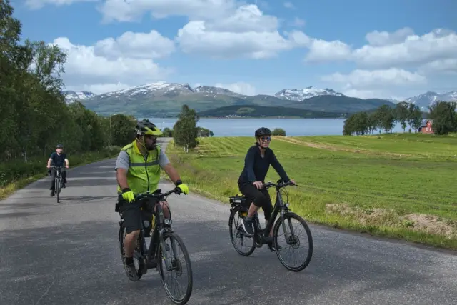 ปั่นจักรยานไฟฟ้าเที่ยวทรอมโซหน้าร้อน Explore Tromsø by E-bike