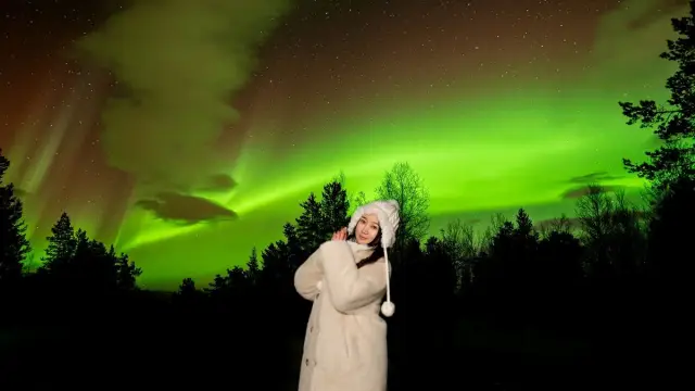 ล่าแสงเหนือกับผู้ประสานงานท้องถิ่น Northern Lights Tour with Local Guide and Photos