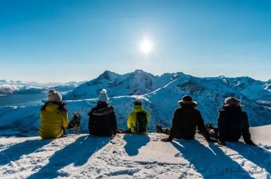 เดินลุยหิมะในป่าอาร์กติก Winter Snowshoeing in the Wilderness พร้อมแซนด์วิช