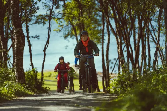 ปั่นจักรยานไฟฟ้าเที่ยวทรอมโซหน้าร้อน Explore Tromsø by E-bike