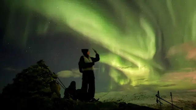 เดินลุยหิมะยามค่ำขึ้นเขา Nattmålsfjellet ที่เอิร์สฟยอร์ด Snowshoe Hike