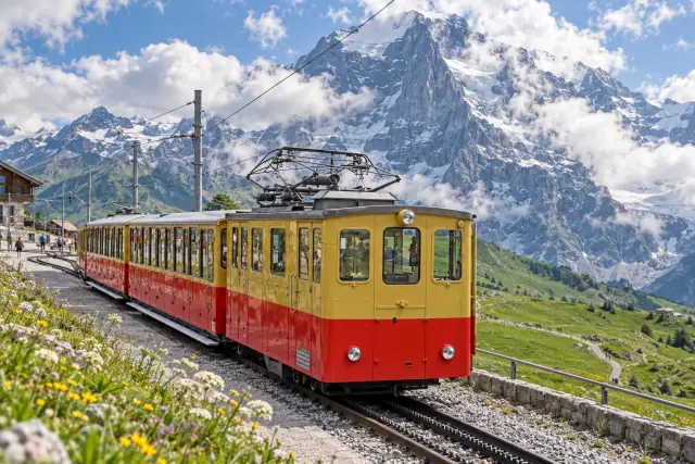 Jungfrau Ticket (Group 9+1 pax) โปรโมชั่น! ตั๋วจุงเฟราแบบกรุ๊ป 9 ท่าน แถมฟรี 1 ท่าน และอาหารเที่ยงฟรี